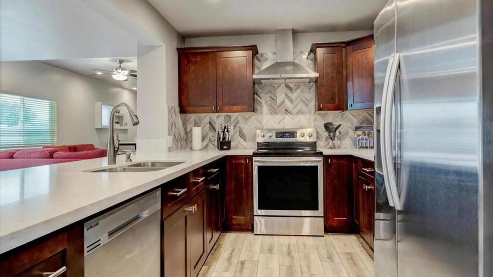 Amazing 4-Bdrm Wbackyard Paradise In سكوتسدايل